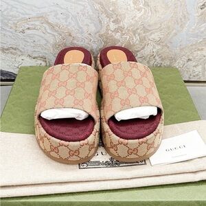 Authentic GUCCI Angelina Brown Platform Monogram Sandal Size 40 GG Supreme Mule